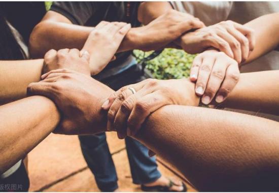 99 歲富豪芒格：我閱人無數(shù)，能堅持做 3 件事的人，大多都成功了